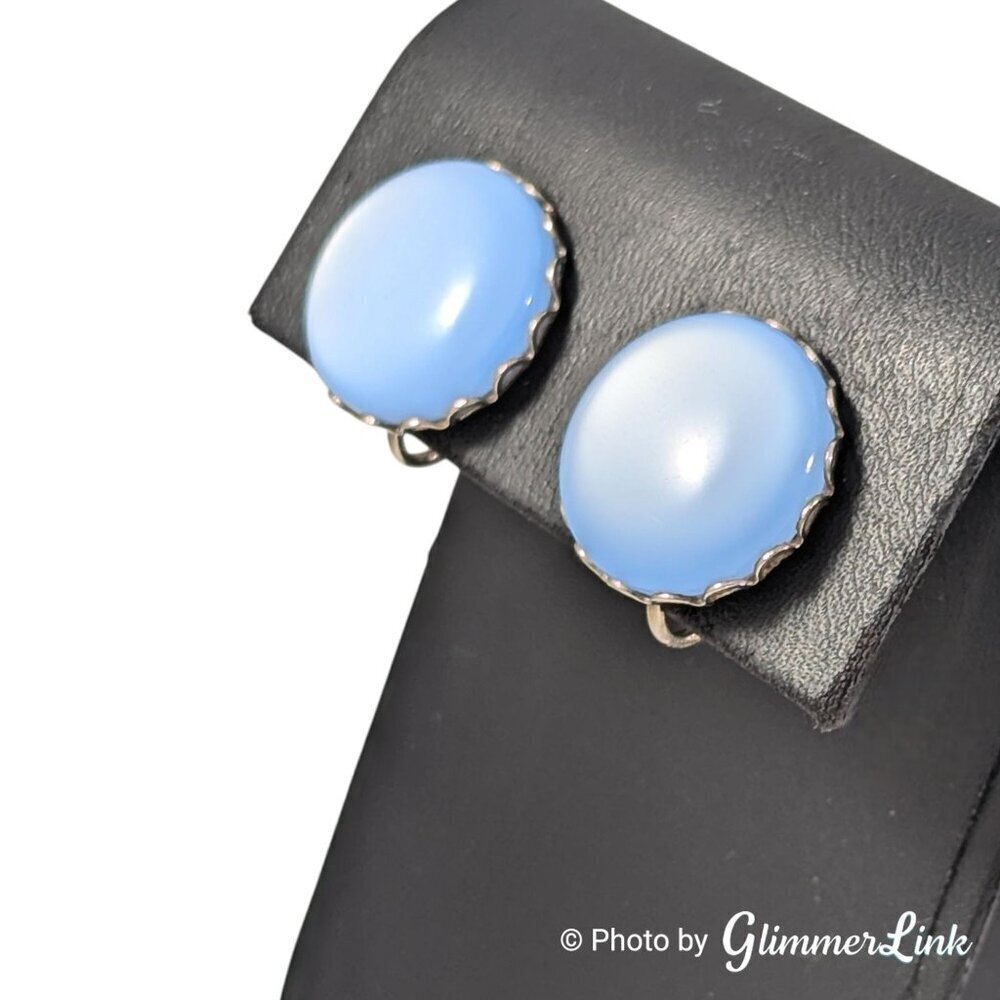 Vintage Blue Moonglow Plastic Cabochon Screw Back Silver Tone Earrings - Picture 3 of 7